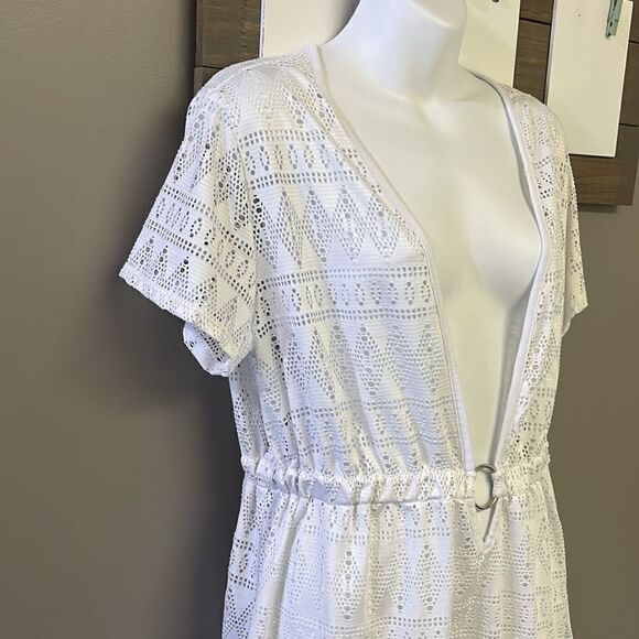Tropical Escape White Eyelet Swim Plunging V-Neck Coverup w/Shirt Sleeves- 1X - Picture 3 of 10